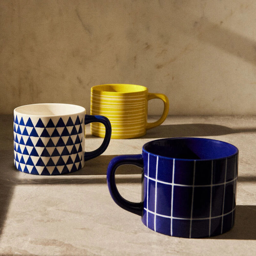 TRIANGLES MUG, BLUE - Picture 2 of 2